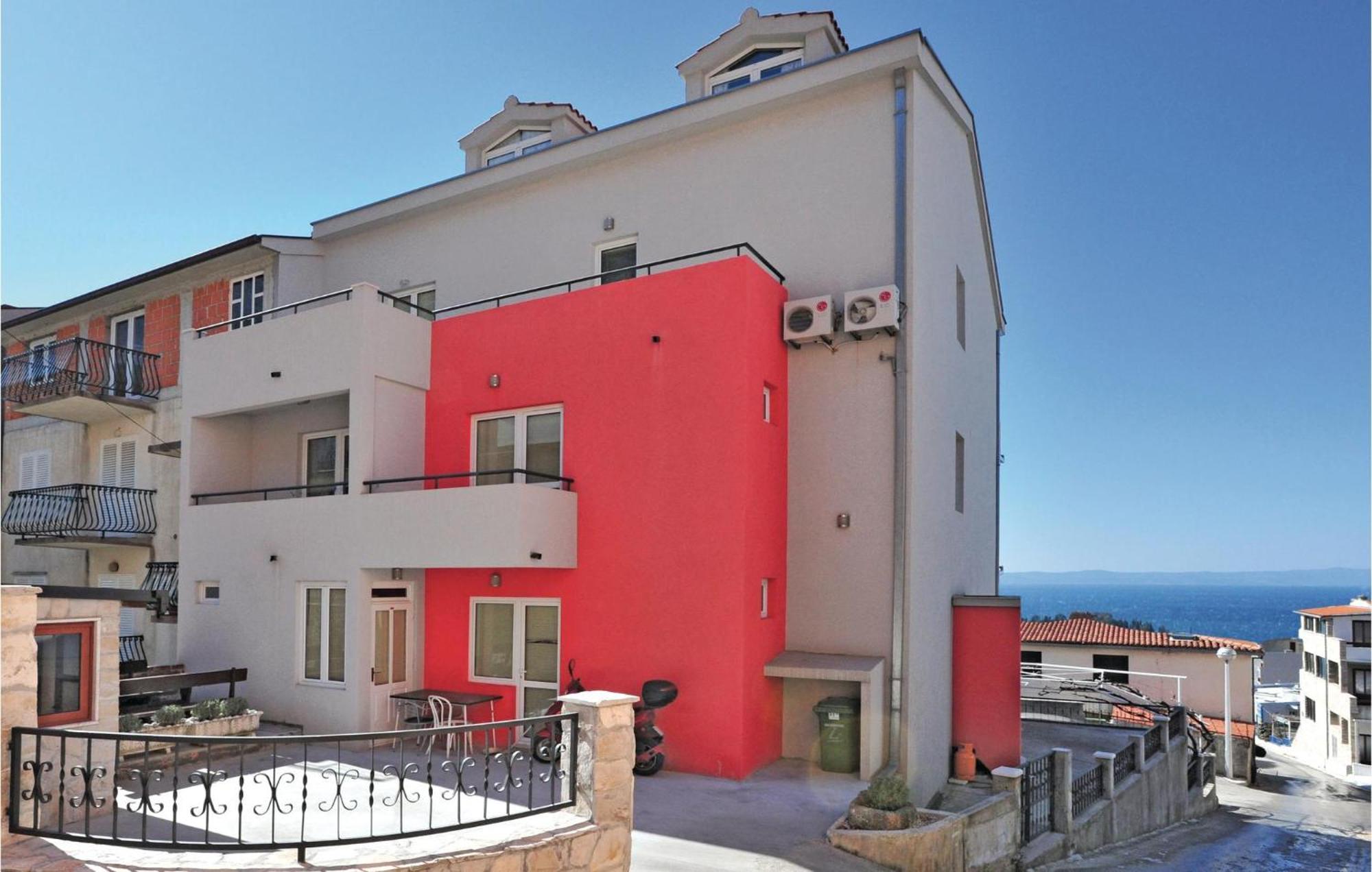 Lovely Apartment In Makarska With Kitchenette Luaran gambar