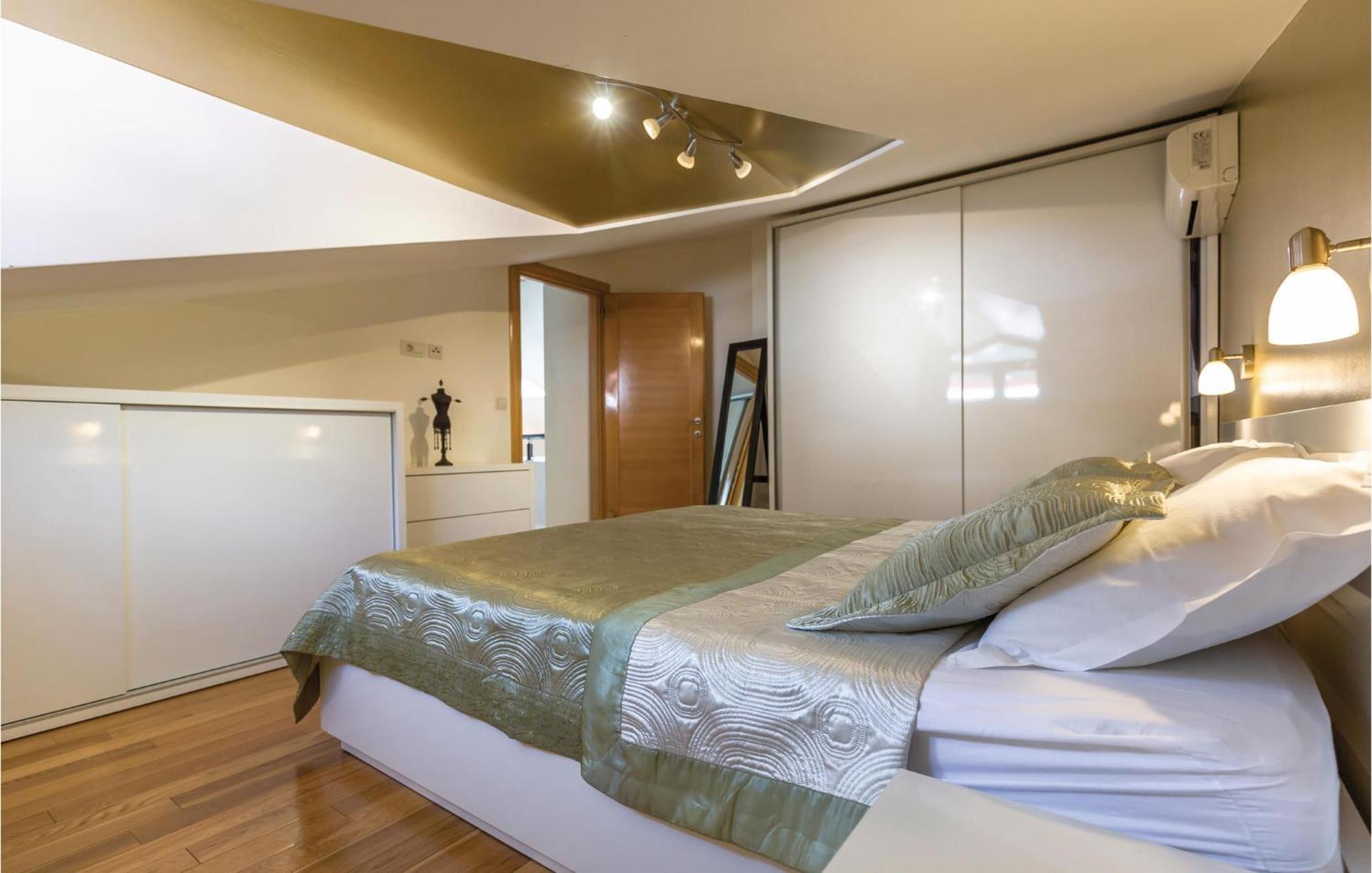 Lovely Apartment In Makarska With Kitchenette Luaran gambar