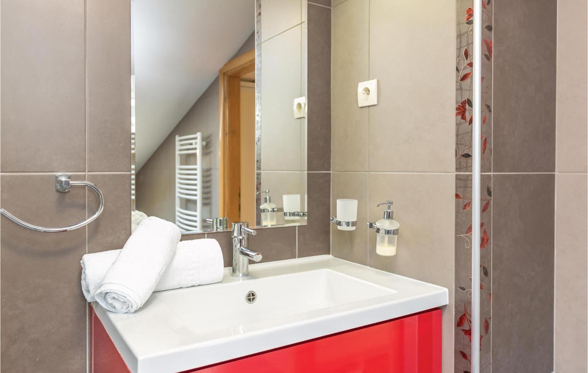 Lovely Apartment In Makarska With Kitchenette Luaran gambar