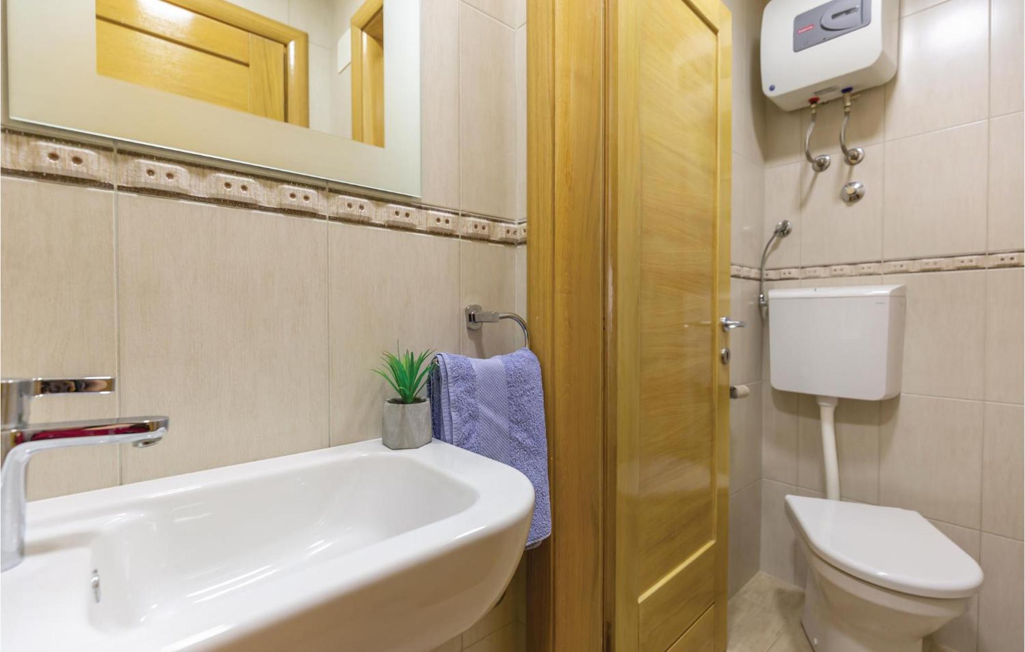 Lovely Apartment In Makarska With Kitchenette Luaran gambar