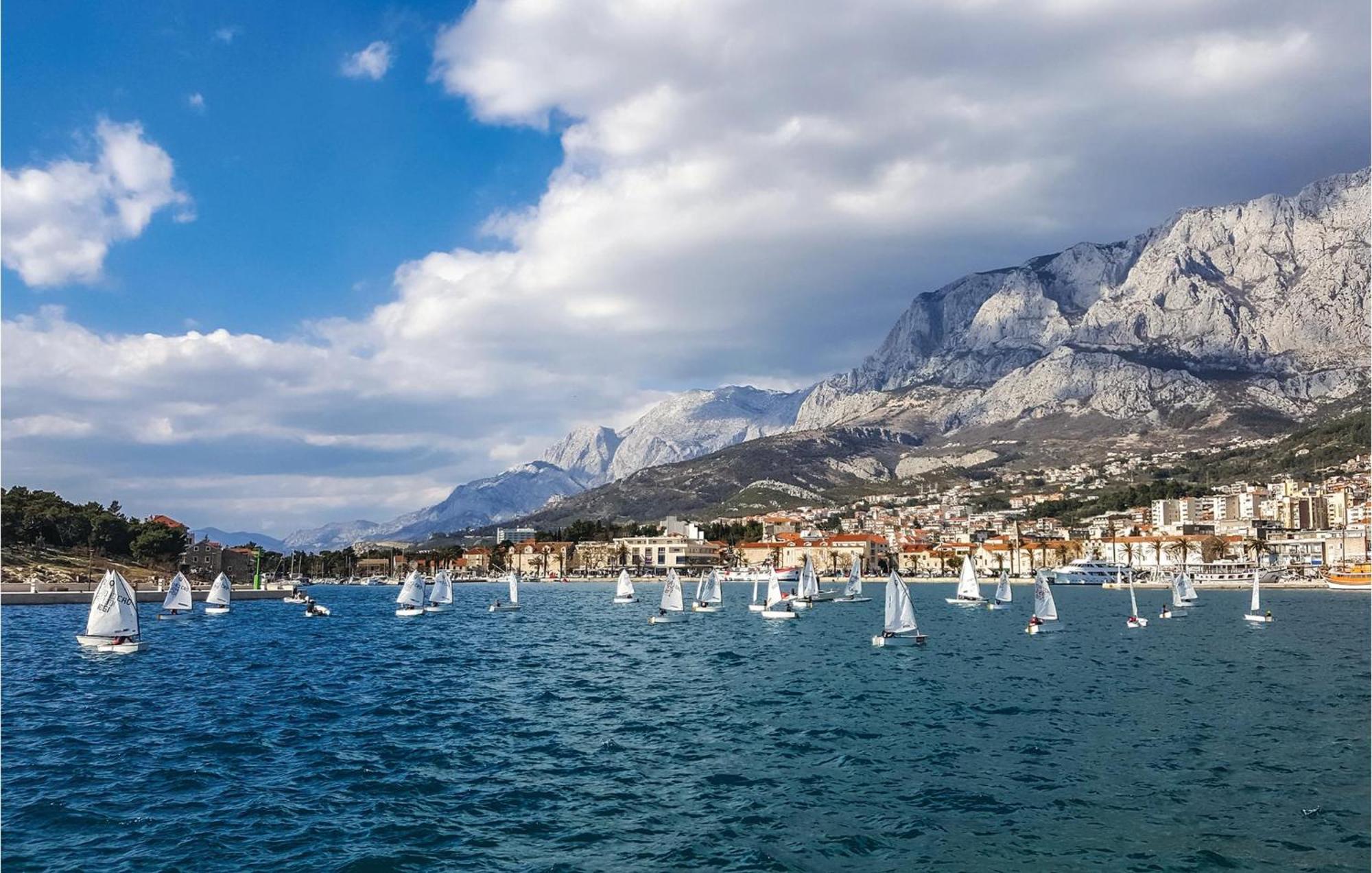 Lovely Apartment In Makarska With Kitchenette Luaran gambar