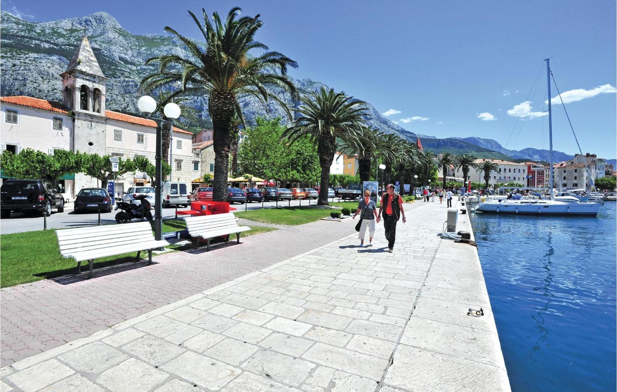 Lovely Apartment In Makarska With Kitchenette Luaran gambar