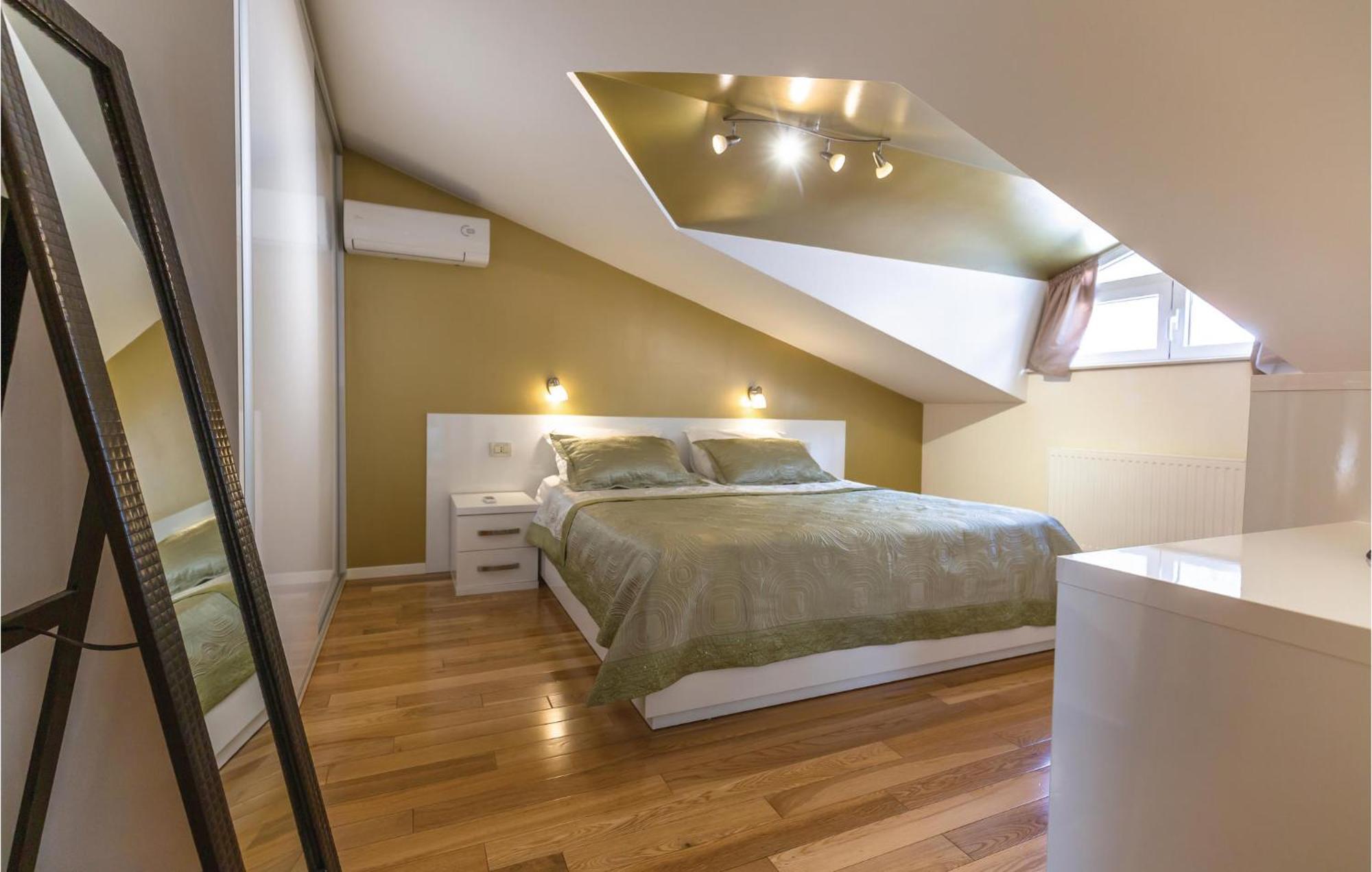 Lovely Apartment In Makarska With Kitchenette Luaran gambar