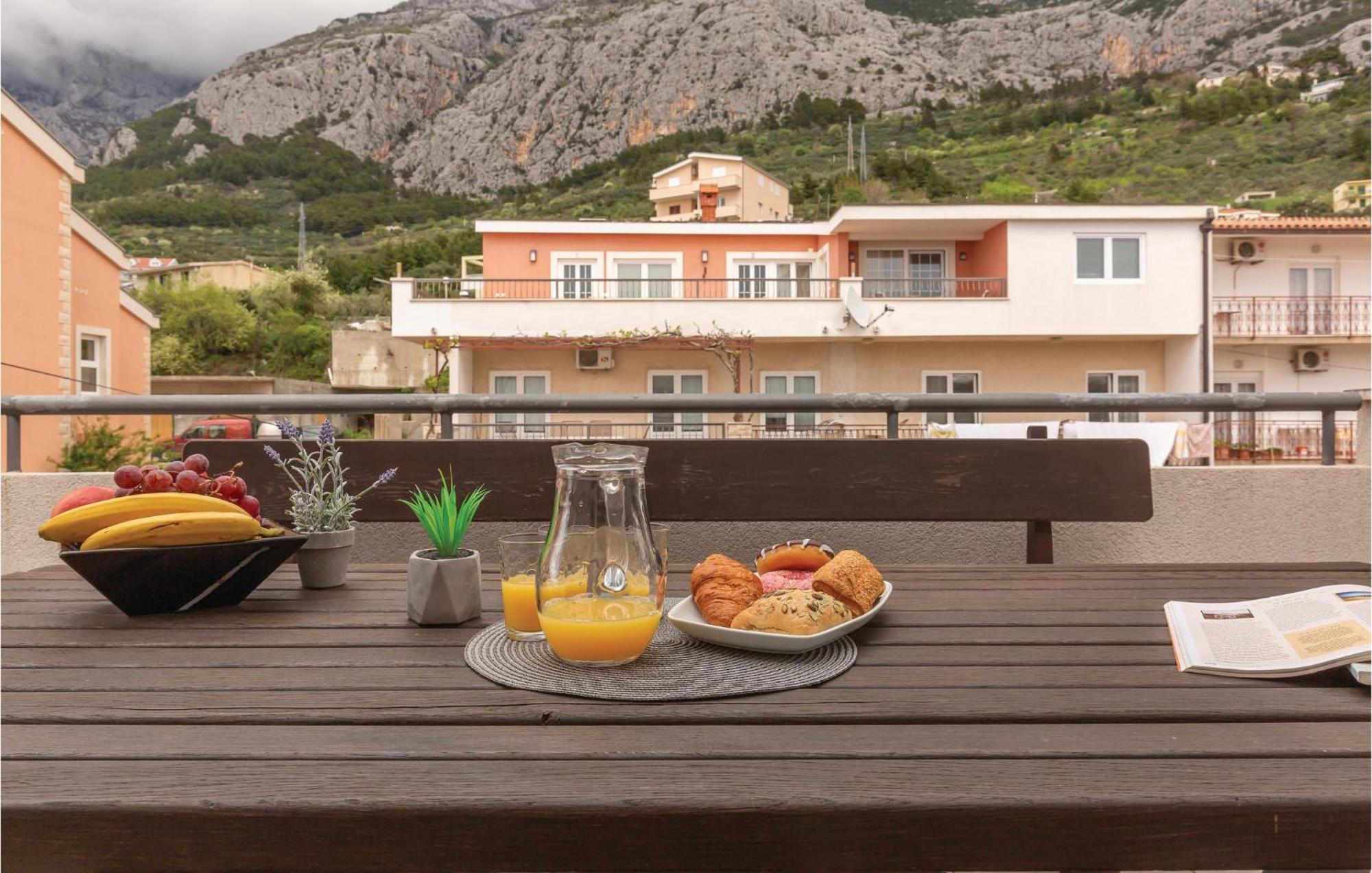 Lovely Apartment In Makarska With Kitchenette Luaran gambar