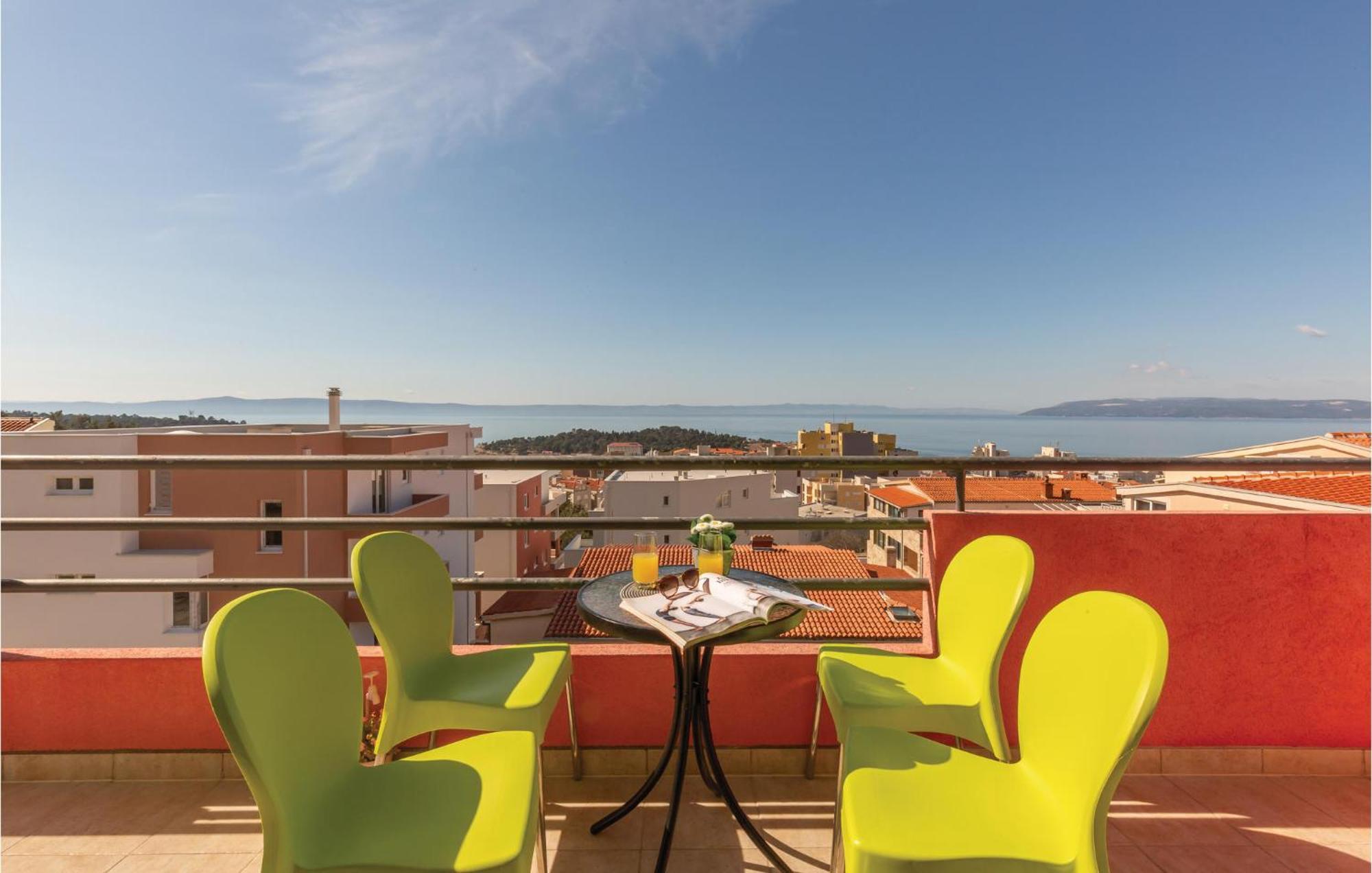 Lovely Apartment In Makarska With Kitchenette Luaran gambar